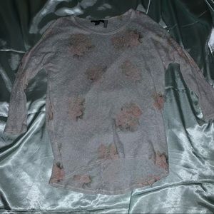 White flower light sweater